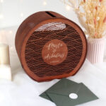 drewniana skrzynka na koperty