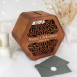 drewniana skrzynka na koperty