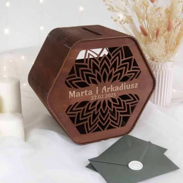 drewniana skrzynka na koperty