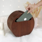 Drewniana skrzynka na koperty okrągła - orzech - obrazek 4