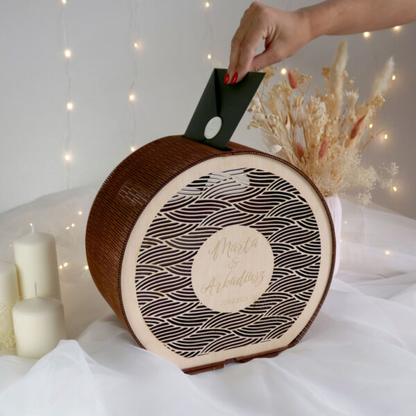 drewniana skrzynka na koperty