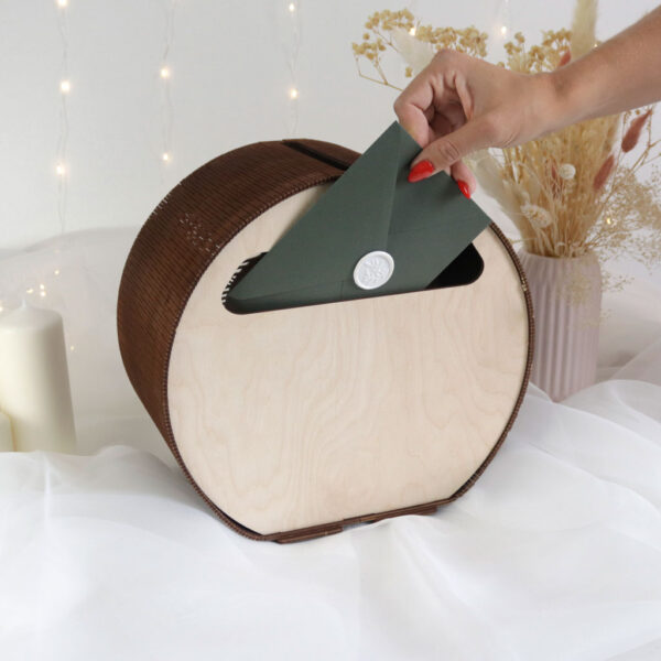 drewniana skrzynka na koperty