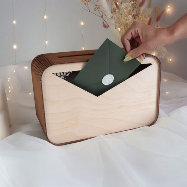 drewniana skrzynka na koperty