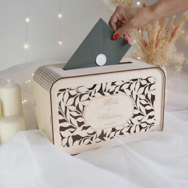 drewniana skrzynka na koperty