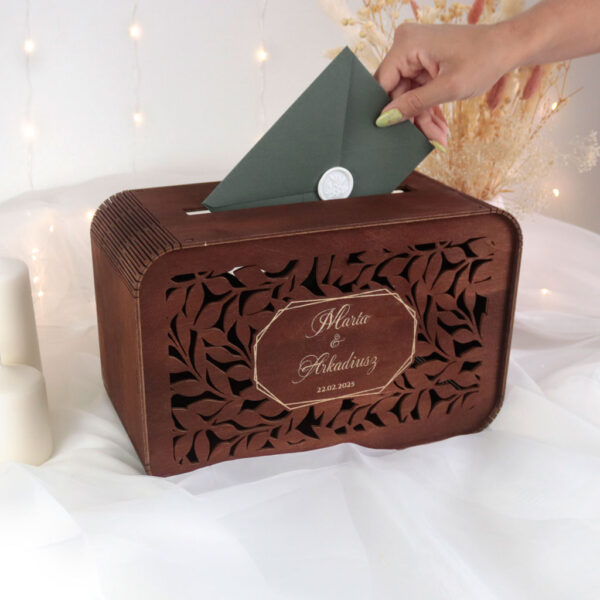 drewniana skrzynka na koperty
