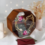 drewniana skrzynka na koperty z pleksi