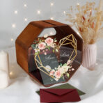 drewniana skrzynka na koperty z pleksi