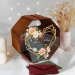 drewniana skrzynka na koperty z pleksi