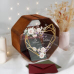 drewniana skrzynka na koperty z pleksi