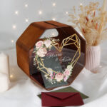 drewniana skrzynka na koperty z pleksi