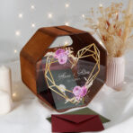 drewniana skrzynka na koperty z pleksi