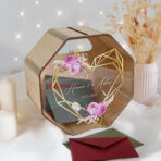 drewniana skrzynka na koperty z pleksi