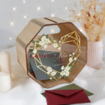 drewniana skrzynka na koperty z pleksi