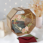 drewniana skrzynka na koperty z pleksi