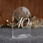 numerki na stół weselny pleksi biały tekst