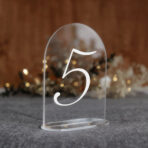 numerki na stół weselny pleksi biały tekst