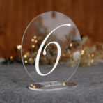 numerki okrągłe na stół weselny pleksi biały tekst