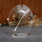 numerki okrągłe na stół weselny pleksi biały tekst