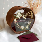 drewniana skrzynka na koperty z pleksi