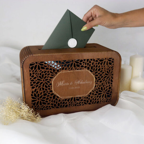 drewniana skrzynka na koperty