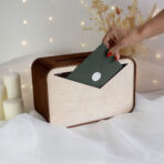 drewniana skrzynka na koperty