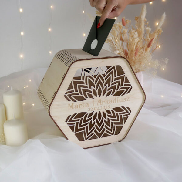 drewniana skrzynka na koperty