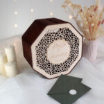 drewniana skrzynka na koperty