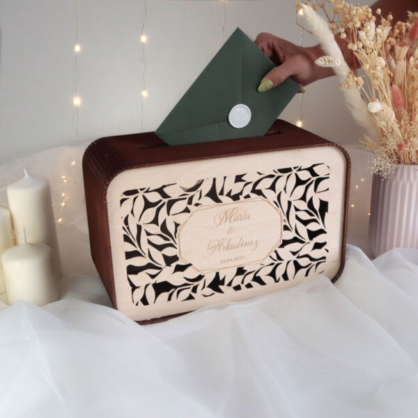 drewniana skrzynka na koperty