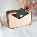 drewniana skrzynka na koperty