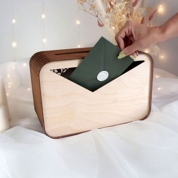 drewniana skrzynka na koperty