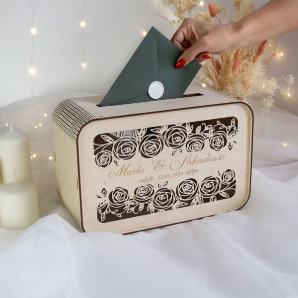 drewniana skrzynka na koperty