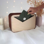 drewniana skrzynka na koperty