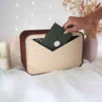 drewniana skrzynka na koperty