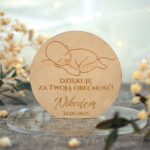 Magnesy drewniane grawerowane podziękowania dla gości na chrzest roczek