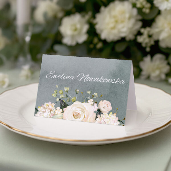 Winietki ślubne ciemne tło białe kwiaty