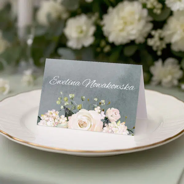 Winietki ślubne ciemne tło białe kwiaty