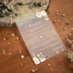 Zaproszenia ślubne na mlecznej pleksi różowe kwiaty