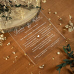 Zaproszenia ślubne kwadratowe na pleksi białe napisy