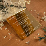 Zaproszenia ślubne kwadratowe na lustrzanej pleksi białe napisy