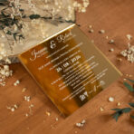 Zaproszenia ślubne kwadratowe na lustrzanej pleksi białe napisy