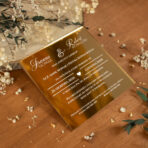 Zaproszenia ślubne kwadratowe na lustrzanej pleksi białe napisy