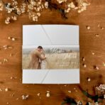 Zaproszenia ślubne kwadratowe opaska ze zdjęciem