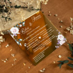 Zaproszenia ślubne kwadratowe na lustrzanej pleksi różowe kwiaty