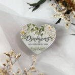 magnesy z podziękowaniem na ślub białe kwiaty, zielone tło