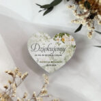 magnesy z podziękowaniem na ślub białe kwiaty, zielone tło