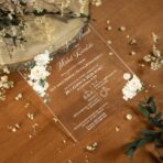 zaproszenia akrylowe białe zielone kwiaty