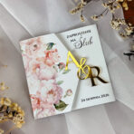 Zaproszenia ślubne różowe kwiaty złote lustrzane inicjały