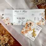 Zaproszenia ślubne kwiaty złote lustrzane inicjały