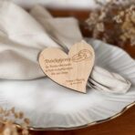 Drewniane magnesy ślubne. Podziękowania dla gości weselnych