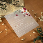 zaproszenia ślubne mleczna pleksi bordowe kwiaty